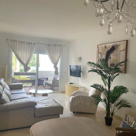 Apartment Costalita, Direct Beach Access, Ground Floor, Salt Water Pool Estepona Kültér fotó