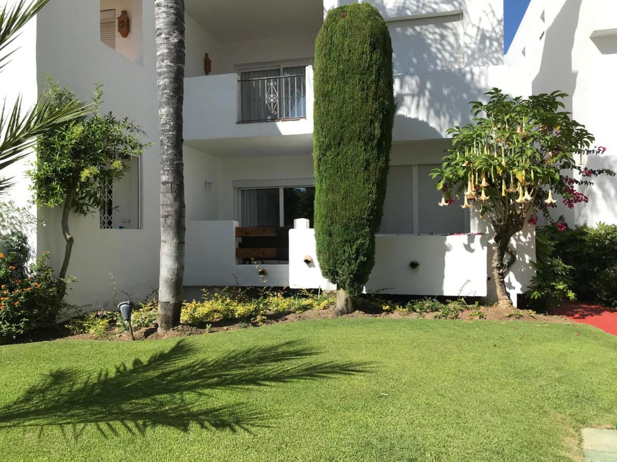 Apartment Costalita, Direct Beach Access, Ground Floor, Salt Water Pool Estepona Kültér fotó