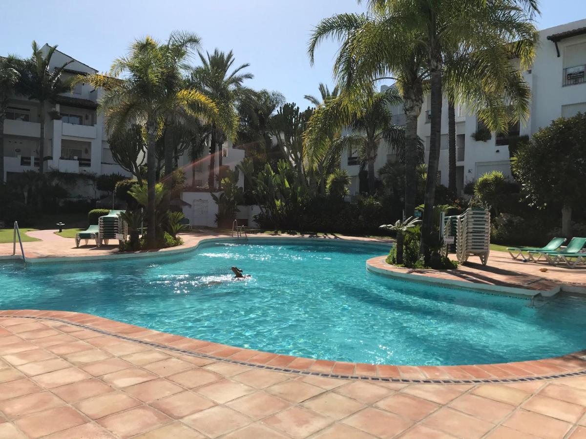 Apartment Costalita, Direct Beach Access, Ground Floor, Salt Water Pool Estepona Kültér fotó
