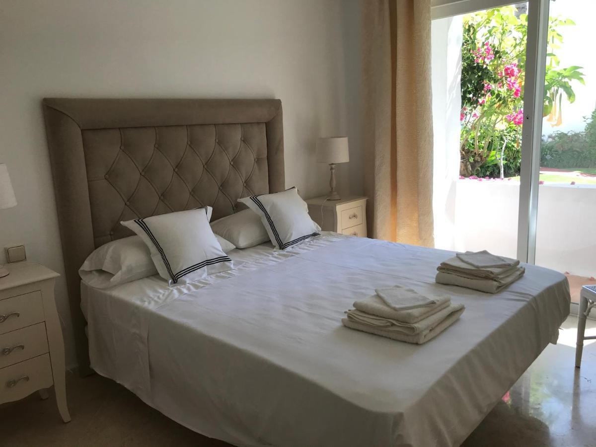 Apartment Costalita, Direct Beach Access, Ground Floor, Salt Water Pool Estepona Kültér fotó