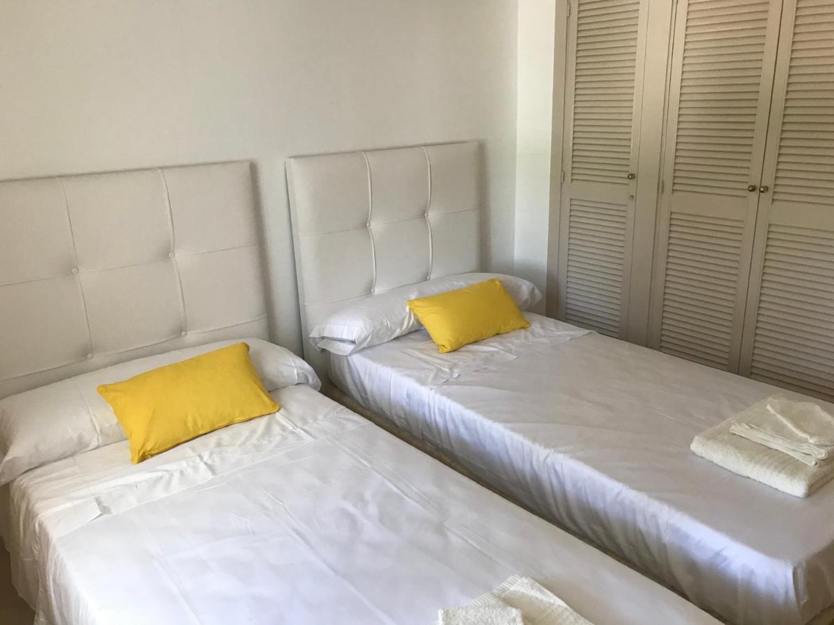 Apartment Costalita, Direct Beach Access, Ground Floor, Salt Water Pool Estepona Kültér fotó