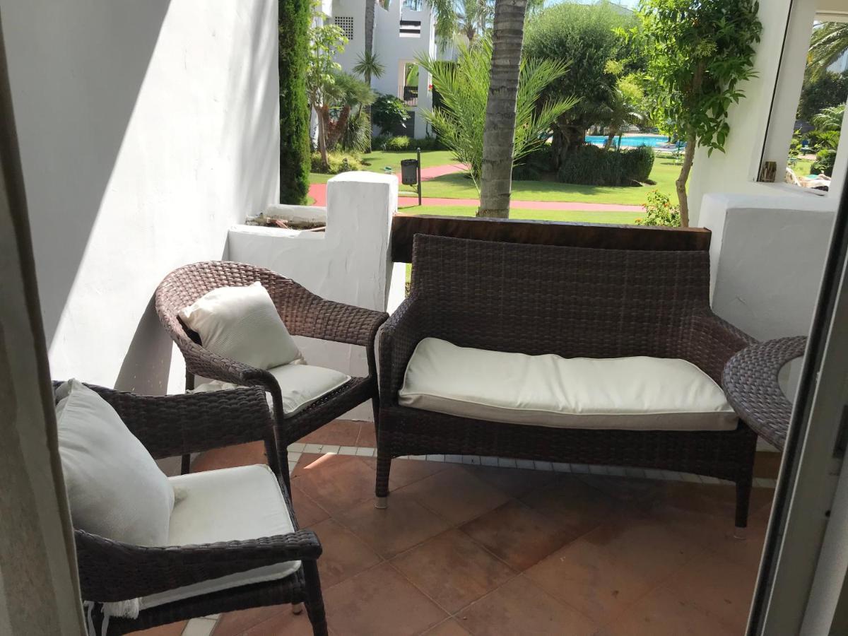 Apartment Costalita, Direct Beach Access, Ground Floor, Salt Water Pool Estepona Kültér fotó