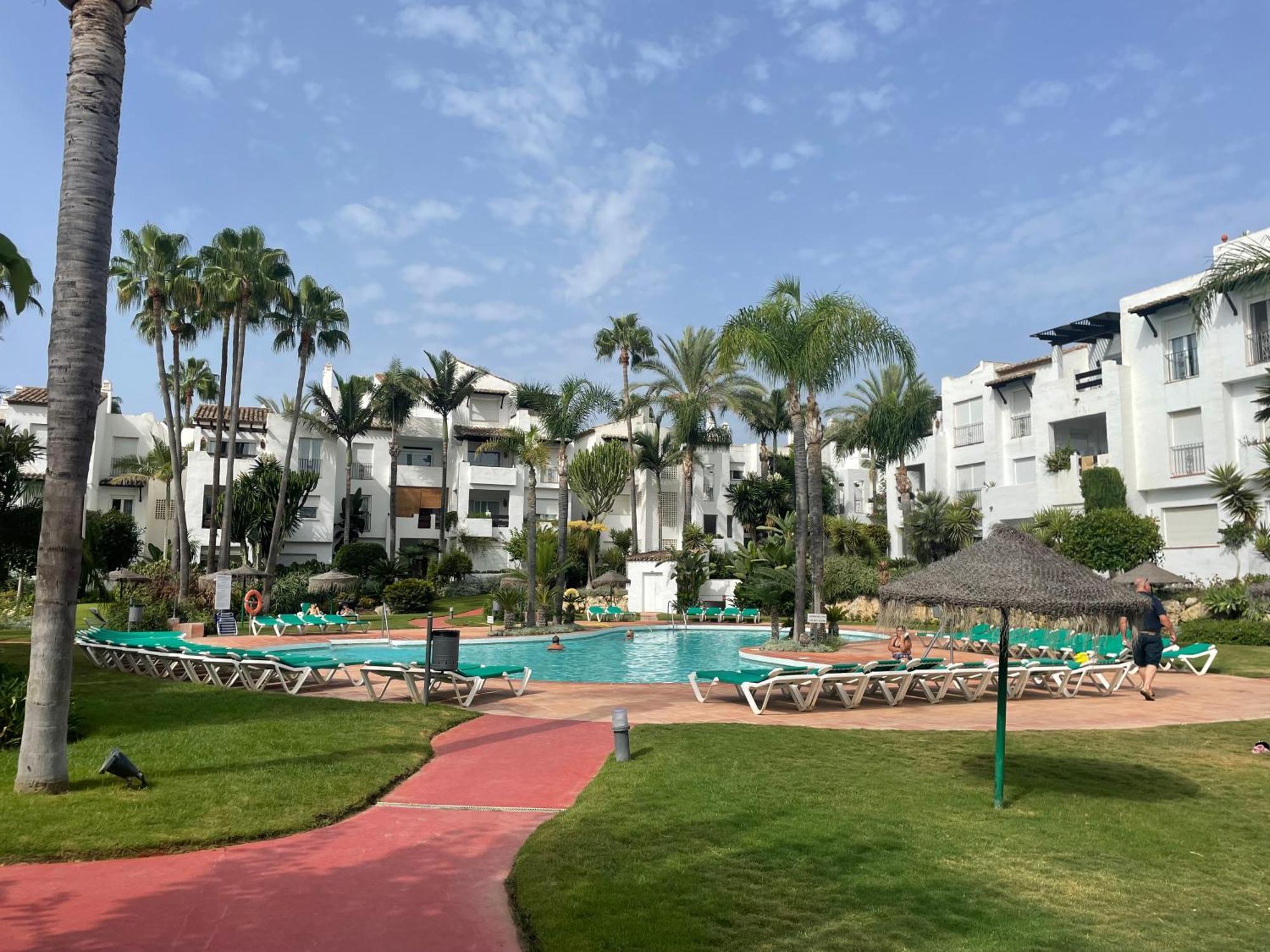 Apartment Costalita, Direct Beach Access, Ground Floor, Salt Water Pool Estepona Kültér fotó