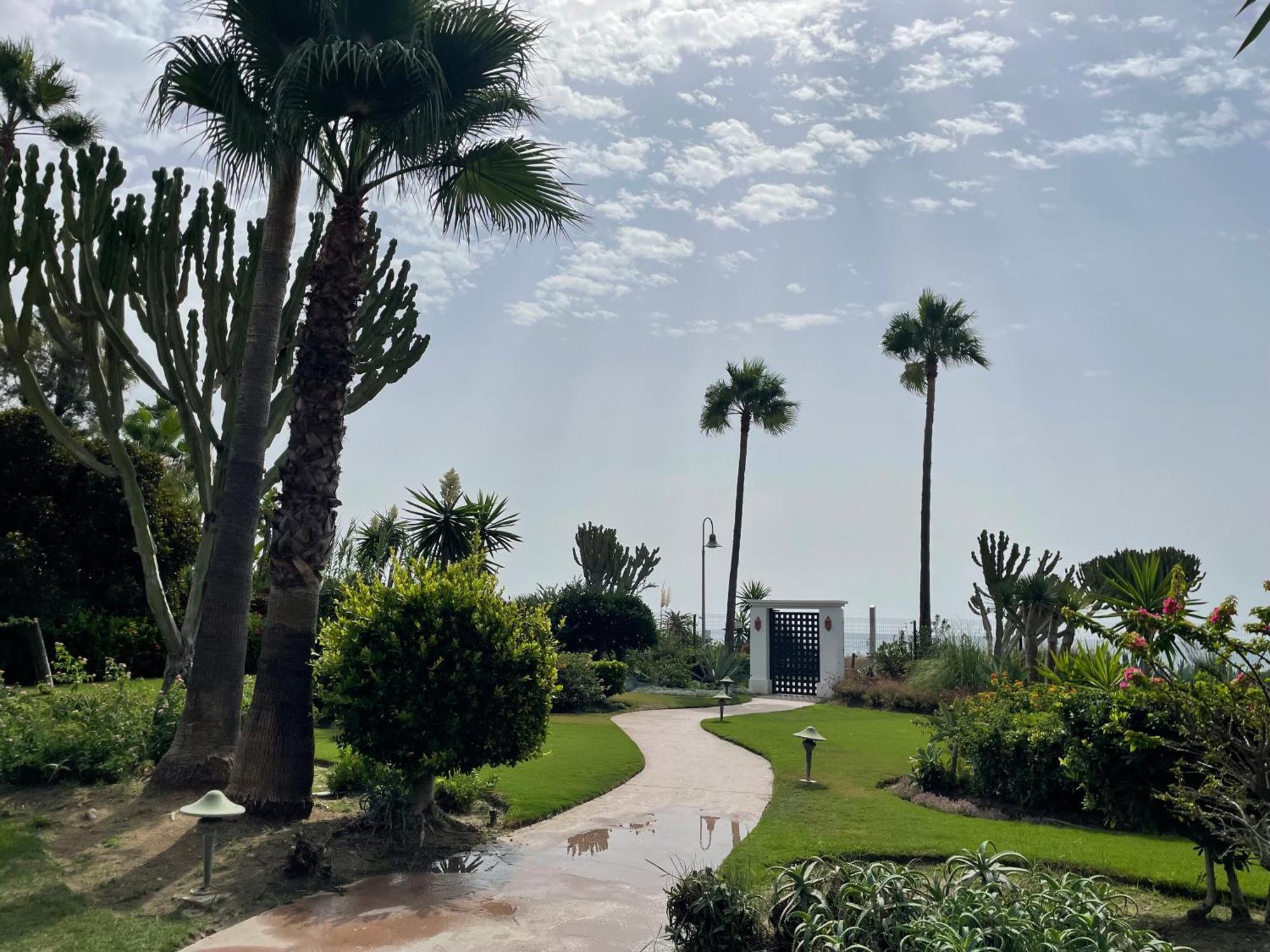 Apartment Costalita, Direct Beach Access, Ground Floor, Salt Water Pool Estepona Kültér fotó