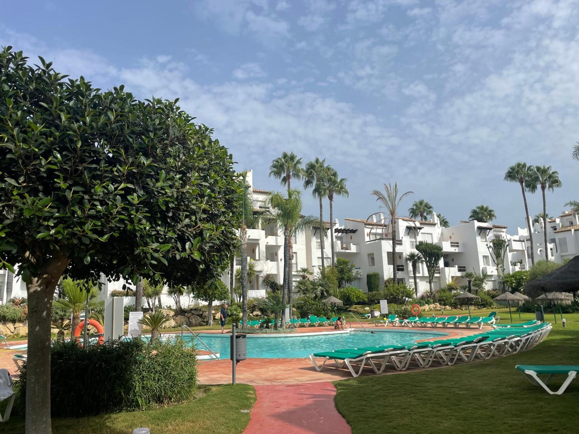 Apartment Costalita, Direct Beach Access, Ground Floor, Salt Water Pool Estepona Kültér fotó