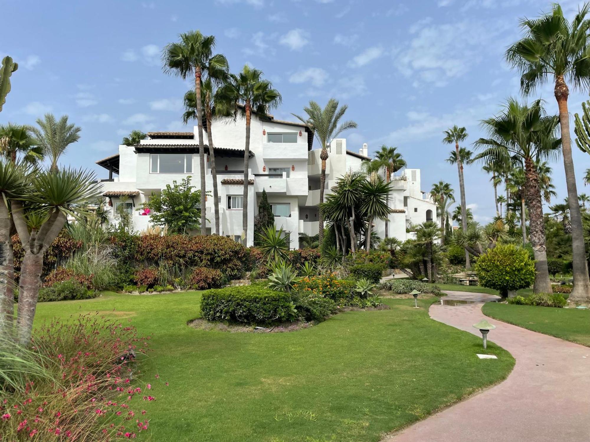 Apartment Costalita, Direct Beach Access, Ground Floor, Salt Water Pool Estepona Kültér fotó